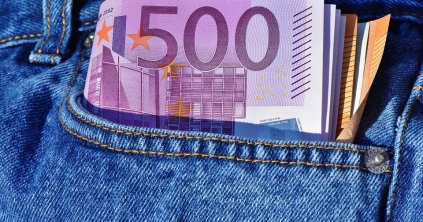Hárommillió eurós csalást gyanítanak