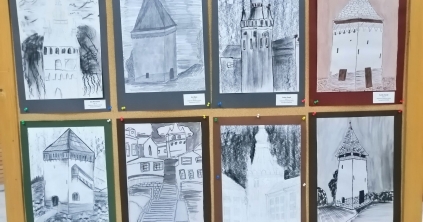 Rajzkiállítás a megyeházán: Szászföld kincseit fedezték fel a székelyföldi tanulók