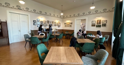 Spanyár Pál rajzai, festményei díszítik a gimi új kávézóját