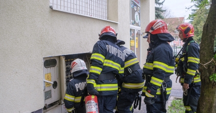 Lángok csaptak fel egy gyergyószentmiklósi iskolában, tanárok oltották el a tüzet