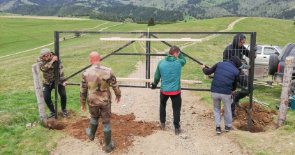 Óvják és szemmel tartják a kápolnák környékét