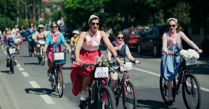 Szoknyás bringások örömtekerése