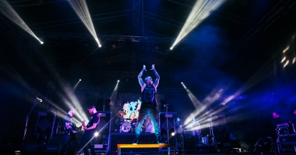 Tapssal és jókedvvel buliztak