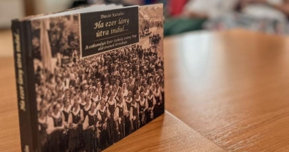 Könyv az Ezer Székely Leány Napja rendezvény kezdeteiről