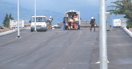 Súlyos áramütés ért egy szakmunkást a csíkszeredai vasúti felüljárónál