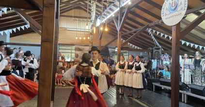 Telített udvarok, sikeres első nap