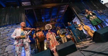 Vasárnap estig a világzene legjobbjai és a népzene mesterei gondoskodnak az utánozhatatlan hangulatról