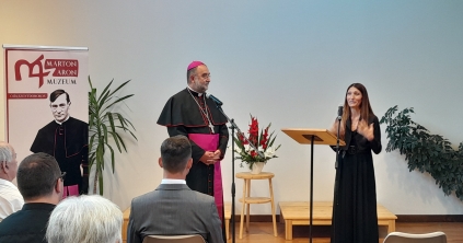 Olyan történik, ami nem emberi hatalomtól és képességtől függ