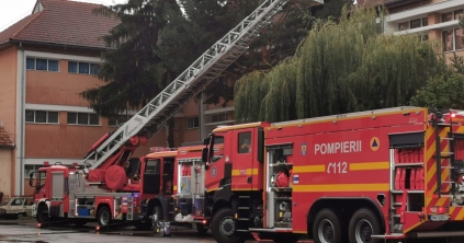 Veszélyessé vált két telefonpózna Csíkszeredában, eltávolítják