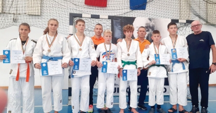 Nyolc érem földharcban