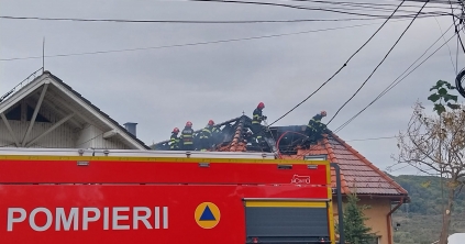 Kigyulladt egy székelyudvarhelyi barkácsáruház tetőzete