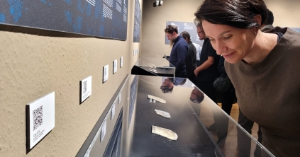 Honfoglalás kori tarsolylemezeket bemutató tárlat Erdélyben először