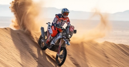 Peterhansel utolérte Vatanent