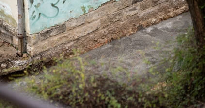 Befejezték a gödrök betömését a gimi bentlakásánál