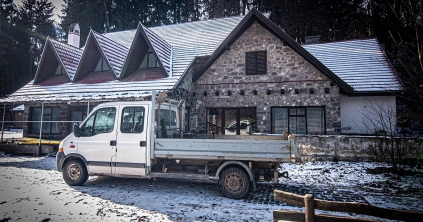 Új székhelyre kerültek a hajléktalanok Csíkszeredában