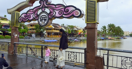 Festmények és márványbútor