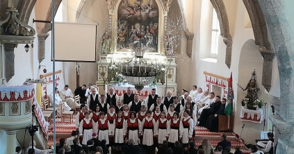 „Istent dicsőíteni és énekelni jó”