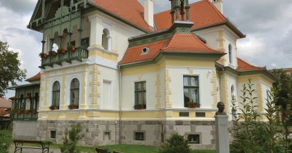 Kiteljesedne a székelyudvarhelyi múzeumi tér