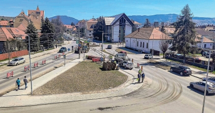 Cserélik a gerincvezetéket is