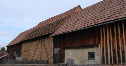 Elhelyezkedés a telken,  csűr- és háztípusok