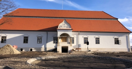 Romjaiból támadt fel a csíkszentimrei Henter-kúria