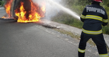 Kigyulladt egy teherautó Csíkszentdomokos és Balánbánya között, a sofőr idejében kiszállt