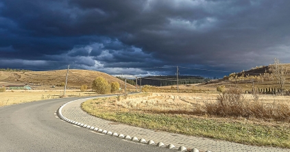 Ha alacsonyan szállnak a fecskék a drótostót felett