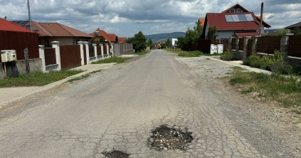 Hamarosan eltűnhetnek a gödrök a Csalóka utcából – igaz, az aszfalttal együtt