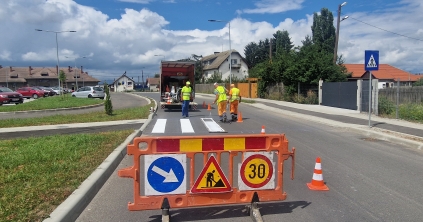 Festik az útburkolat jelzéseit