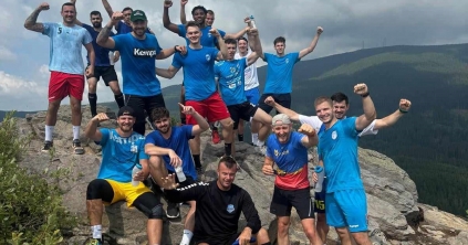 Hamarosan labdát is látnak