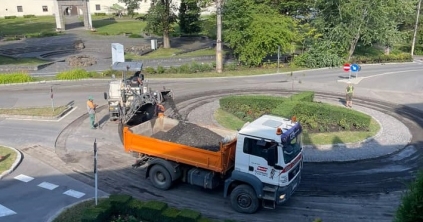 Karbantartják pénteken a város útjait, ha nem lesz eső, délután hatig be is fejezik