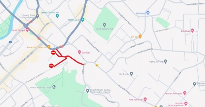 Cserélnek egy villanyoszlopot, emiatt útlezárás van Székelyudvarhely városközpontjában