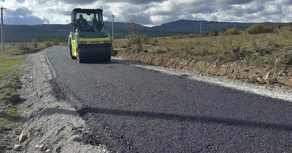 Aszfaltoznak a loki úton