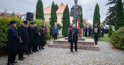 Embernek lenni az aljas világban