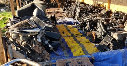 Házkutatások Maroshévízen: használt járműalkatrészeket illegálisan tárolókra csapott le a rendőrség