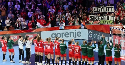 Elődöntőben a magyarok, hazarepülnek a románok