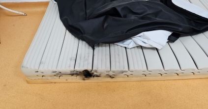 Egy frissen műtött beteg rágyújtott egy cigarettára, ez okozta a tűzesetet