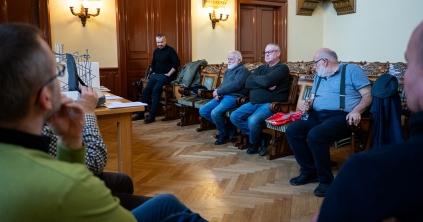 Döntöttek, de nem nyilvános