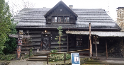 May Károly múzeumában