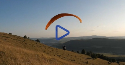Siklóernyővel a Fenyédi Láz felett