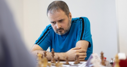 Hetvenkét nevező kilenc országból