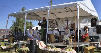 Nőni kedvességben, bölcsességben