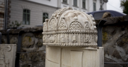 Máréfalván kereste a rendőrség a Szent Koronáról letört keresztet