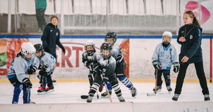Gyermekzsivaj a jégpályán