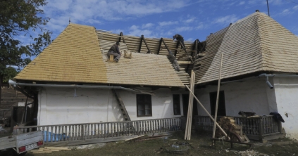 Értékmentés agyaggal, szalmatörekkel, zsindellyel