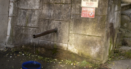 Mindegyik forrás vize szennyezett