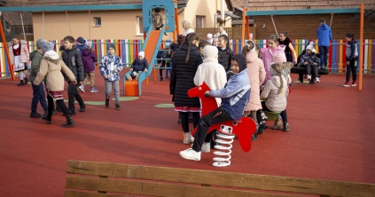 Új játszóteret kaptak a diákok Zetelakán