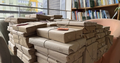 Vakrandi egy könyvvel