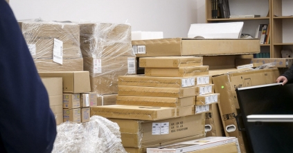 Új bútorok és digitális eszközök a község minden tanépületében