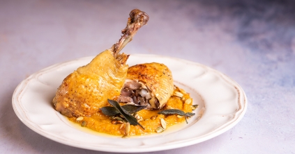 Konfitált csirkecomb narancsos sütötökpürével Konfitált csirkecomb narancsos sütötökpürével